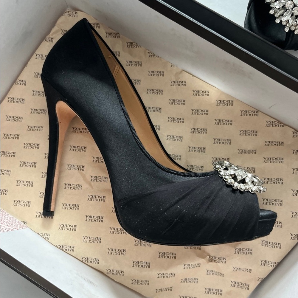 Badgley Mischka Black Crystal Embellished Heels 7.5 Womens - Picture 2 of 9